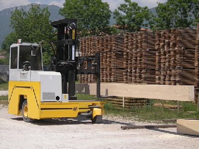 QL sideloader travelling on dirt road